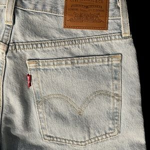 Levi’s Wedgie Straight Jean